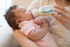 Hoe kan het dat de fles of speen verkleurt?