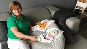 Kraamverzorgster Marianne met baby's