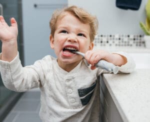Vanaf wanneer begin ik met het poetsen van de tanden van mijn baby?